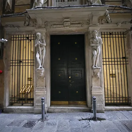 Nik Rooms-3